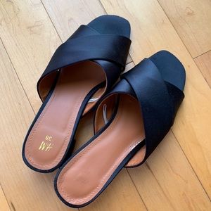 Cross cross wedge heel